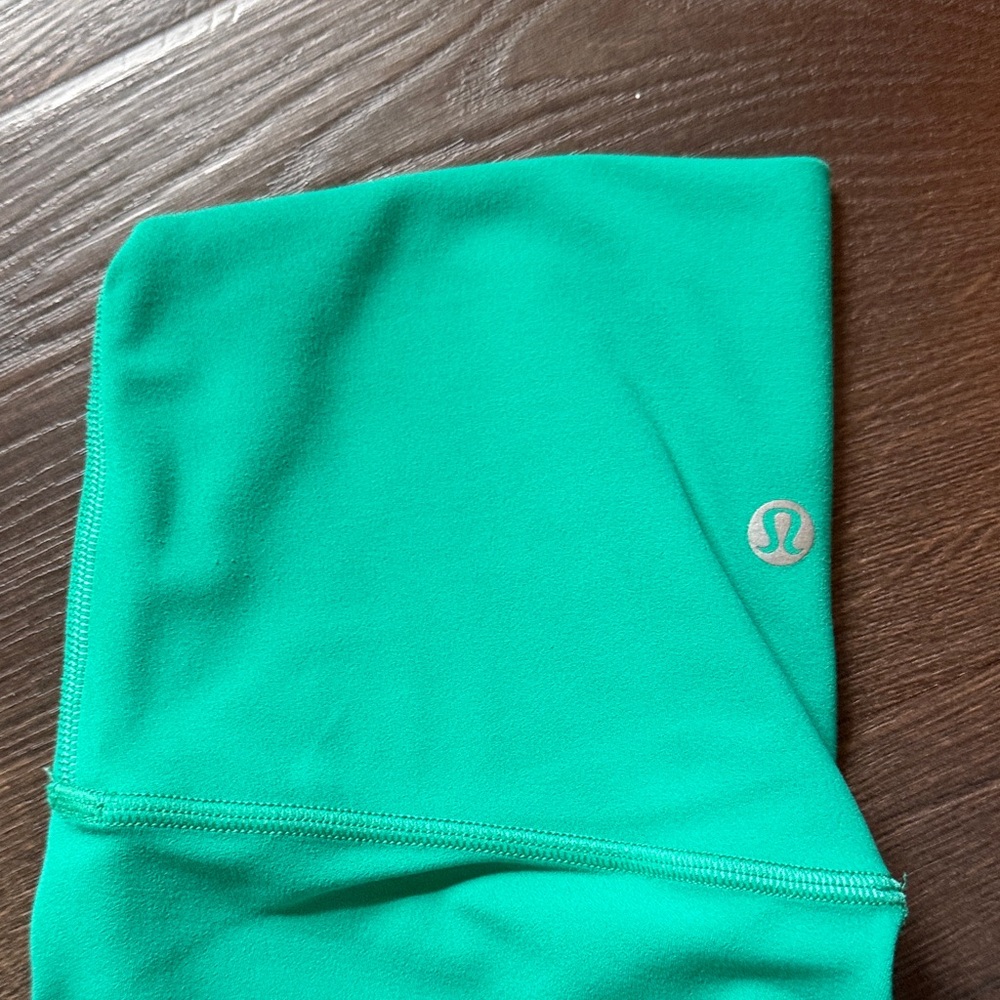 Women’s size 4 Lululemon Bright green Athletic Leggings Align - Picture 2 of 5
